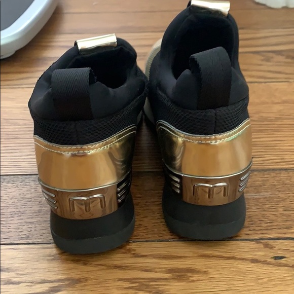 Millie’s gold and black sneaker - Picture 3 of 5